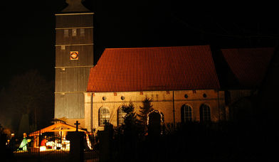 Weihnachtliche Kirche in Haselau - Copyright: Andreas-M. Petersen / Kirchengemeinde Haselau