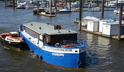 Beliebter Ort für Taufen und Trauungen: Die Flussschifferkirche