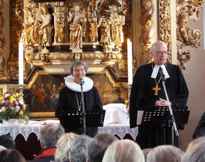 Bischöfin Fehrs und Bischof Ulrich in der Ahrensburger Schlosskirche - Copyright: Mechthild Klein