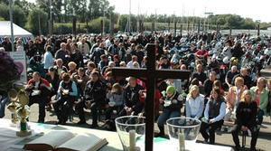 Haselauer Motorradgottesdienst am Haseldorfer Hafen. Foto: Andreas-M. Petersen.