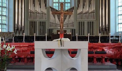 Altar und Orgel - Copyright: St. Trinitatis Altona