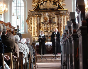 Im April 2012 hatte Bischof Ulrich in einem Gottesdienst mit Bischöfin Fehrs die Missbrauchsopfer in Ahrensburg um Verziehung gebeten - Archivbild - Copyright: Archivbild: Mechthild Klein