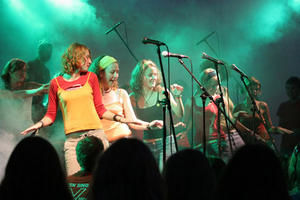 Performance vom Ten-Sing-Wettbewerb in Arhus - Copyright: Wikimedia Commons