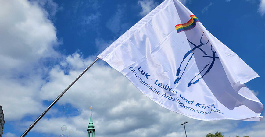 LuK Fahne beim CSD 2023 in Hamburg - Copyright: LuK