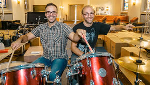 Die neuen Taktgeber der Jugendkirche Hamburg-Ost: Pastor Dino Steinbrink (li) und Diakon Oliver Wildner - Foto: M. Scholz, kirche-hamburg.de - Copyright: Markus Scholz, kirche-hamburg.de