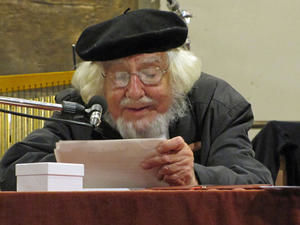 Ernesto Cardenal auf Lesereise - Archivbild Wikimedia aus der Katharinenkirche Frankfurt/Main 2012 - Copyright: Wikimedia Commons