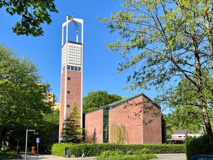 Die Kirche 'Zum guten Hirten' in Hamburg-Langenfelde - Copyright: Christian Stehr