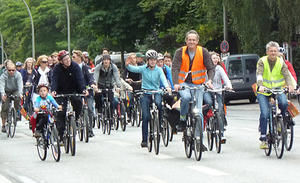 Teilnehmer der Fahrrad-Sternfahrt - Copyright: Mechthild Klein