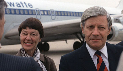 Helmut Schmidt mit seiner Frau Loki im Jahr 1981 - Copyright: © Creative Commons Montgomery