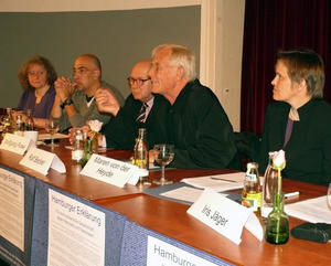 Unterstützen die Hamburger Erklärung: Maren von der Heyde, Rolf Becker und Wolfgang Rose  - Copyright: Cornelia Strauß, Kirchenkreis Hamburg-West/Südholstein