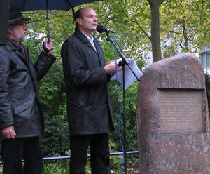 (v. li.) Pastor Ulrich Hentschel und Axel Schneider 