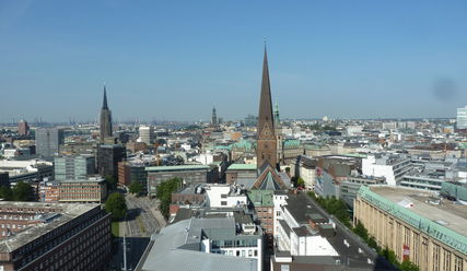 Hamburg und seine Kirchen: ein Blick von St. Jacobi auf die Stadt - Copyright: Sabine Henning/kirche-hamburg.de