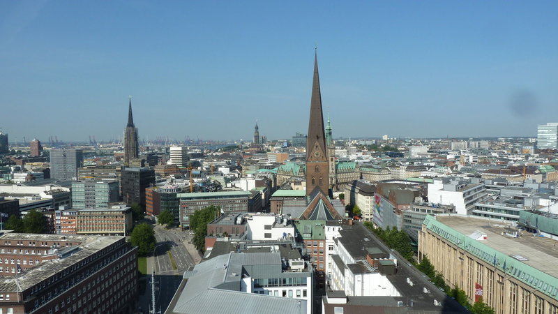 Hamburg und seine Kirchen: ein Blick von St. Jacobi auf die Stadt