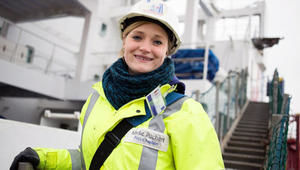 Maike Puchert leitet den Besuchsdienst der Seemannsmissionen im Hamburger Hafen - Foto: Deutsche Seemannsmission - Copyright: Henning Angerer, Deutsche Seemannsmission