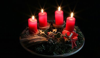 Adventskranz mit Kerzen - Copyright: Pixabay, HG-Fotografie