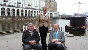 Nordkirchenschiff zum Hamburger Kirchentag eröffnet: Bischöfin Fehrs mit Schleswiger Bischofsbevollmächtigte Magaard (re.) und dem Synoden-Vize Baum  - Copyright: Mechthild Klein