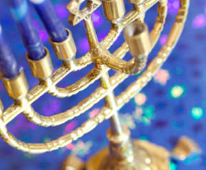 Später Fund: In der Synagoge im Grindelviertel ist ein alter Silber-Schatz aufgetaucht - Symbolbild Chanukka-Leuchter - Copyright: iStockphoto