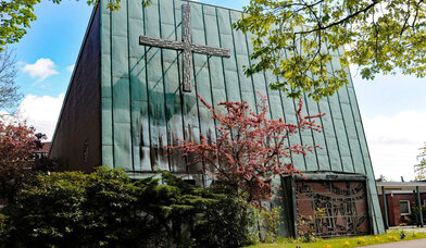 Außenansicht der Emmauskirche Hinschenfelde  - Copyright: Karen Diehn