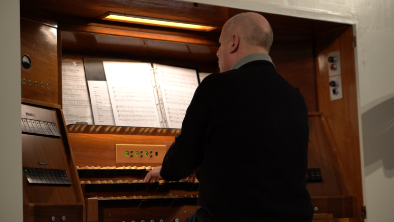 Andreas Fabienke an der Orgel