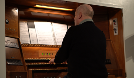 Andreas Fabienke an der Orgel - Copyright: Robert Schleßmann