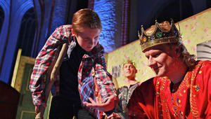 Finn Lampson (li.) als Amahl mit Svjatoslav Martynchuk als Kaspar - Copyright: St. Jacobi