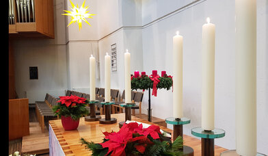 Altar, Adventskranz, Stern - Copyright: Renate Ott-Filenius