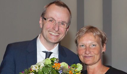 Strahlender Wahlsieger: Martin Vetter mit Bischöfin Kirsten Fehrs - Copyright: Thomas Krätzig
