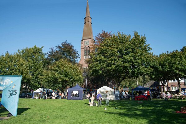 Festwiese mit Kirche - Copyright: Karen Diehn