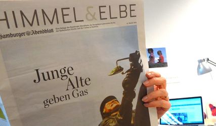 Nicht nur in der Büropause eine lohnenswerte Lektüre - die aktuelle 'Himmel & Elbe' - Copyright: Sabine Henning/kirche-hamburg.de
