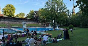 Sommerbad Kaifu in Hamburg bei einem Tauffest - Copyright: Christian Schierwagen