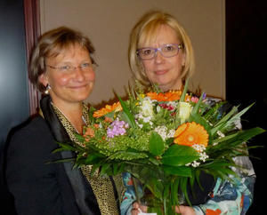 Bischöfin Kirsten Fehrs gratuliert der neuen Pröpstin Isa Lübbers - Archivbild - Copyright: Kerstin Klingel, Kirchenkreis Hamburg-Ost